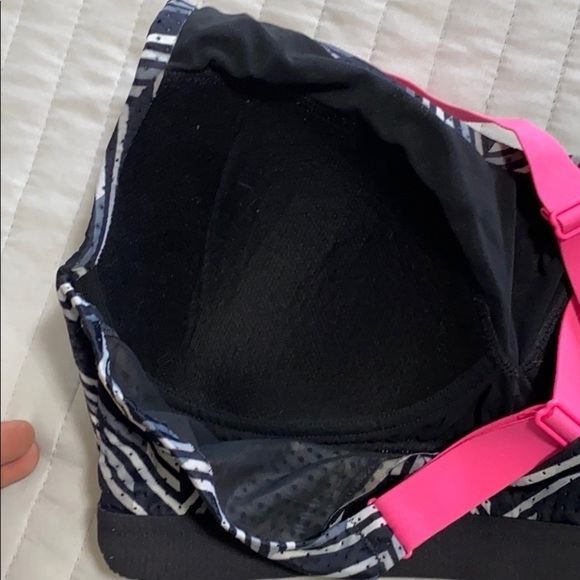 Victoria’s Secret sport bra size 32DD - Picture 6 of 8